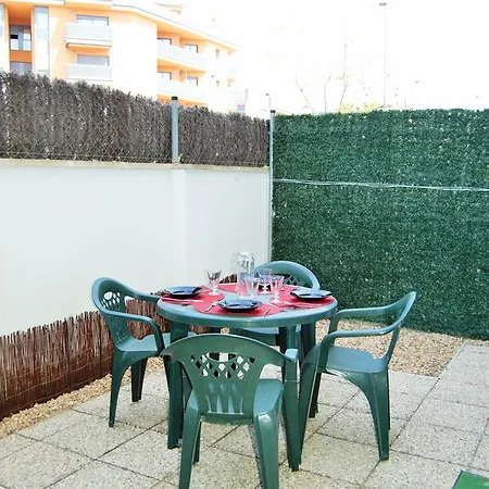 Naiss Garden Family Apartman
