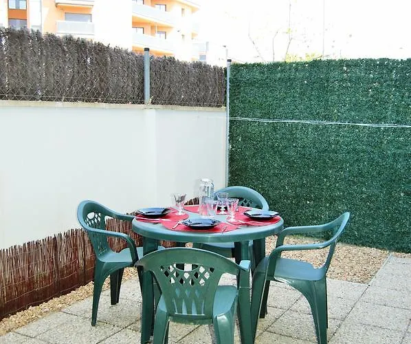 Naiss Garden Family Apartament